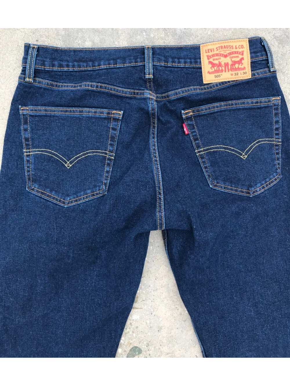 Levis 505 Jeans Mens 32x30 Dark Blue Denim Straight Leg Medium Wash Great Shape